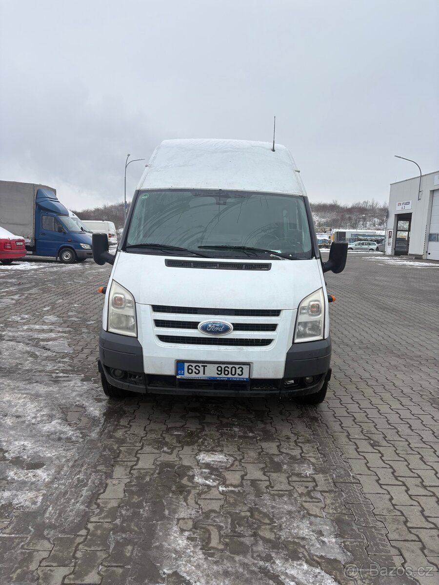 Ford transit 2.4 6 místo  najeto 180.000km