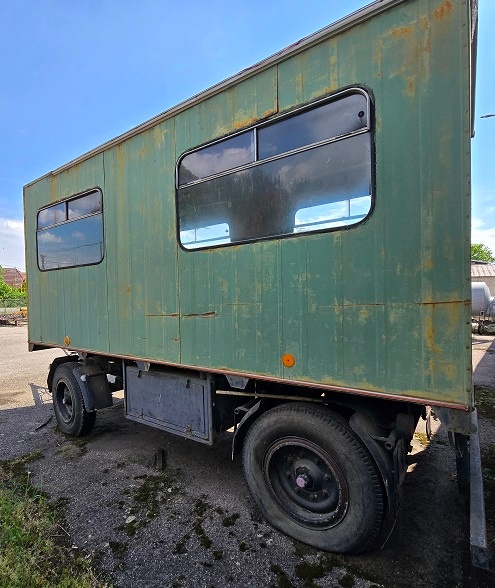 Traktorový prepravník osôb