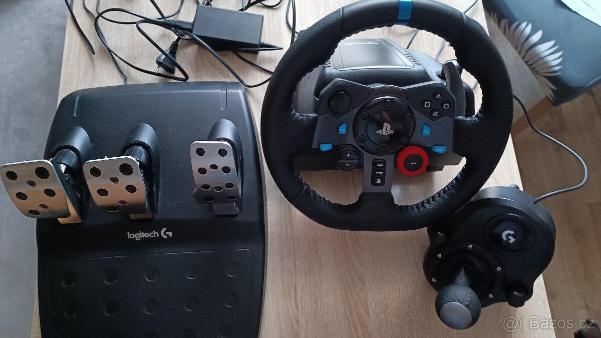 Logitech G29 a řadící páka