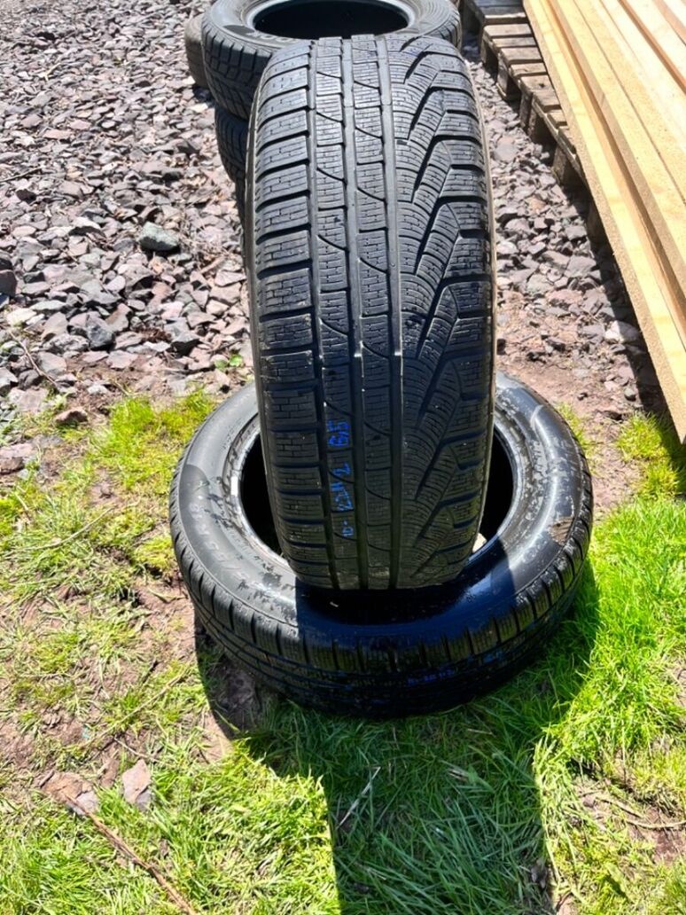 2ks. 235/55 R18 zimní pneu Pirelli - 6.5mm