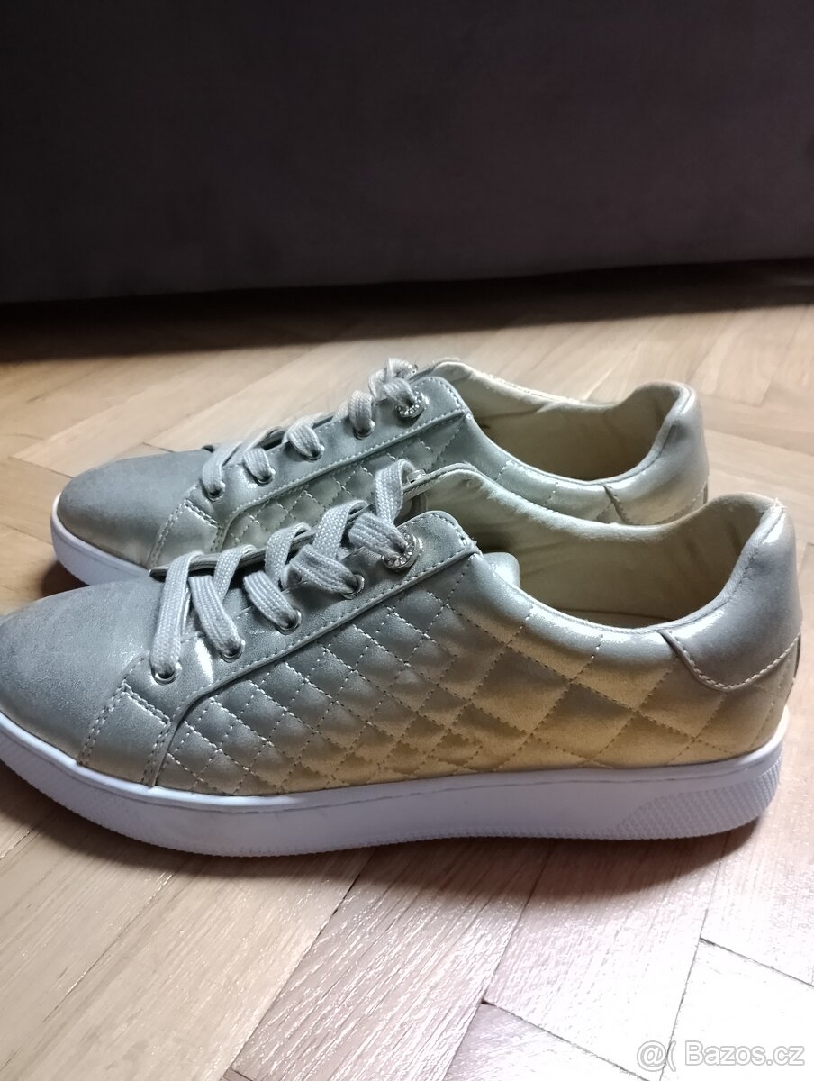 Tenisky značka GUESS nové vel. 41