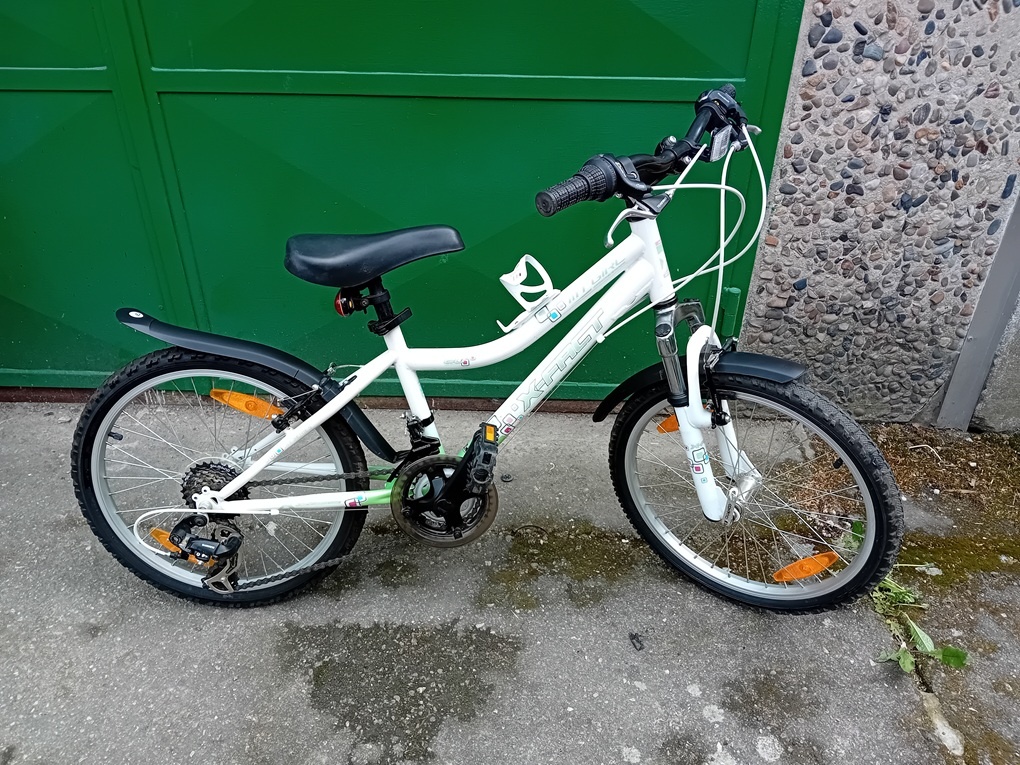 Dětské dívčí kolo 20" ( 6-9 let ) - pěkný stav