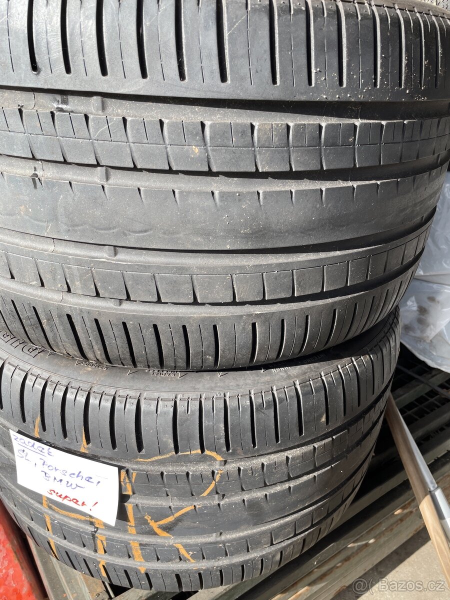 Pirelli PZERO Rosso 295/30 R18