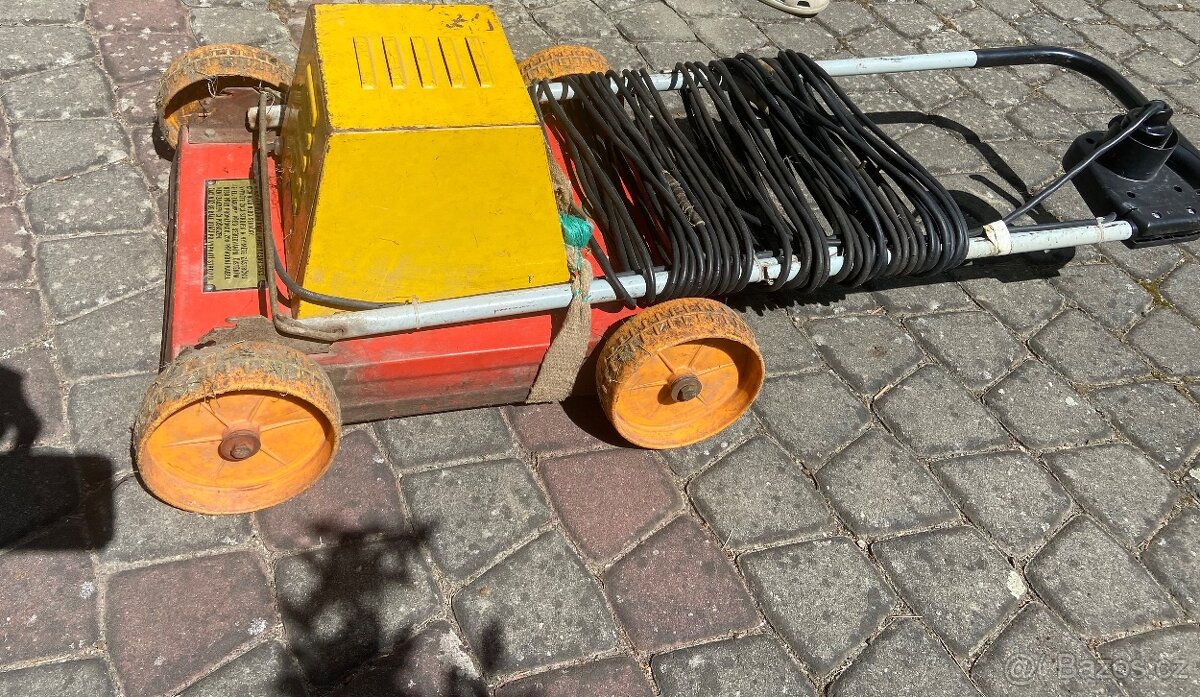 Retro sekačka na trávu plně funkční na elektriku