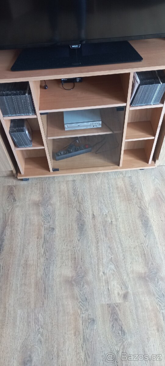 Tv stolek