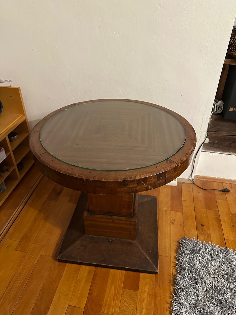 Starý stůl k renovaci