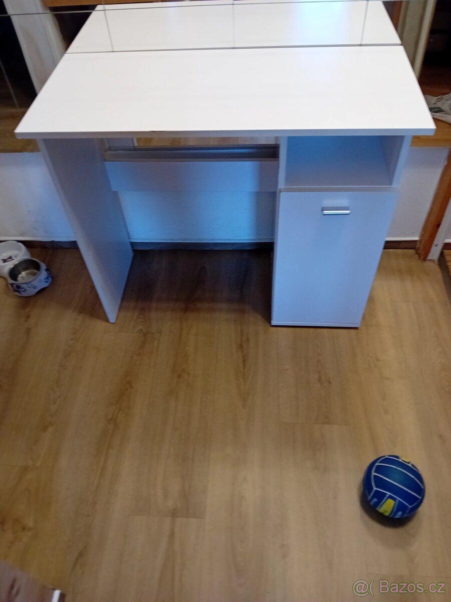 Malý psací stůl
