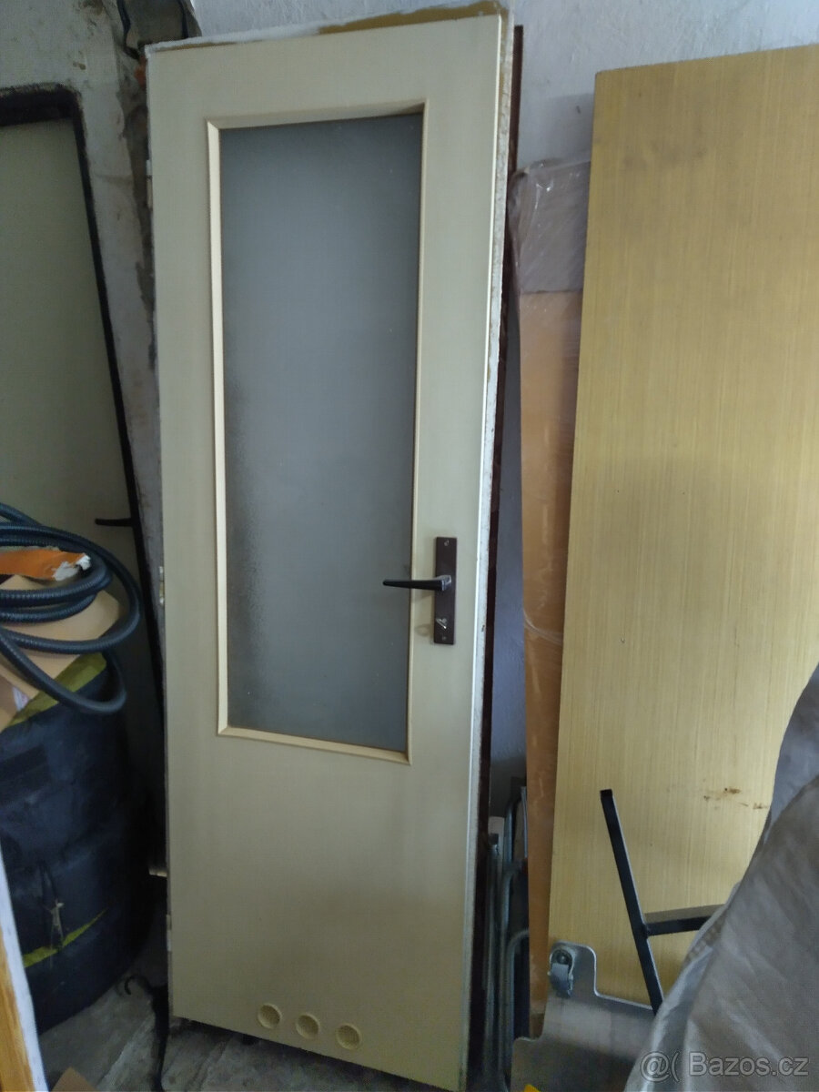 prosklené dveře 65 cm