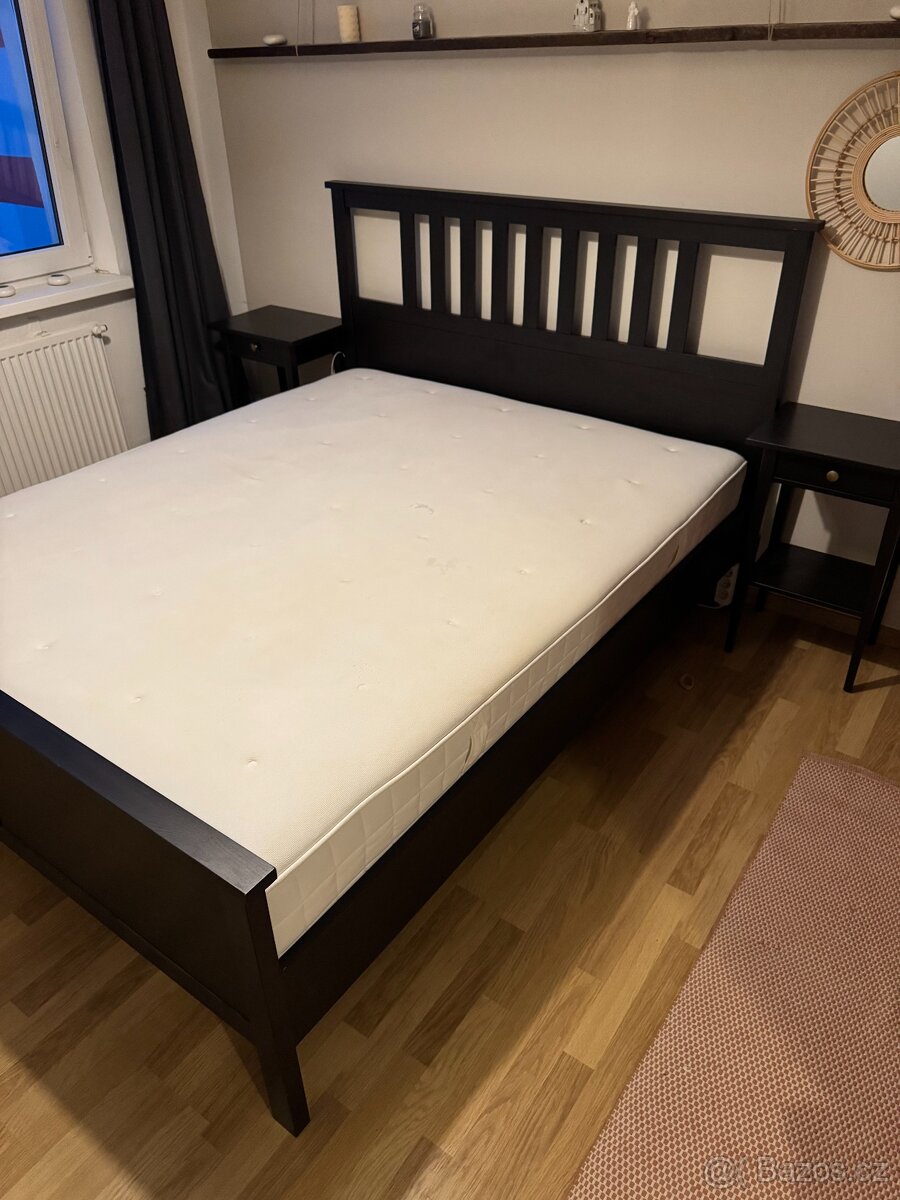 Postel Hemnes + rošt a matrace (160x200cm)