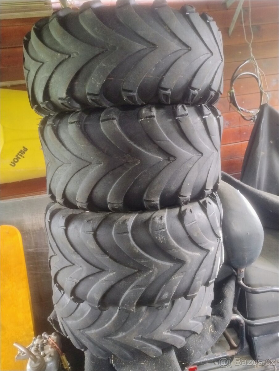 Pneumatiky na čtyřkolku (25x8x12, 25x10x12)
