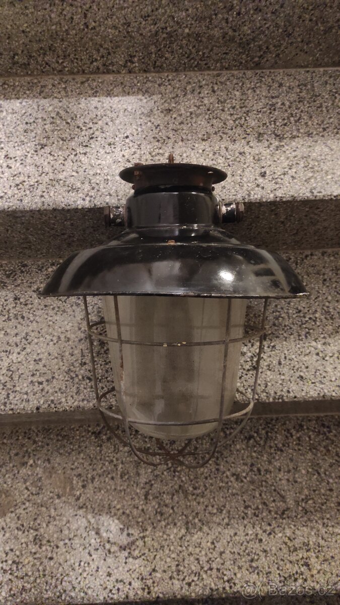 Industriální lampa
