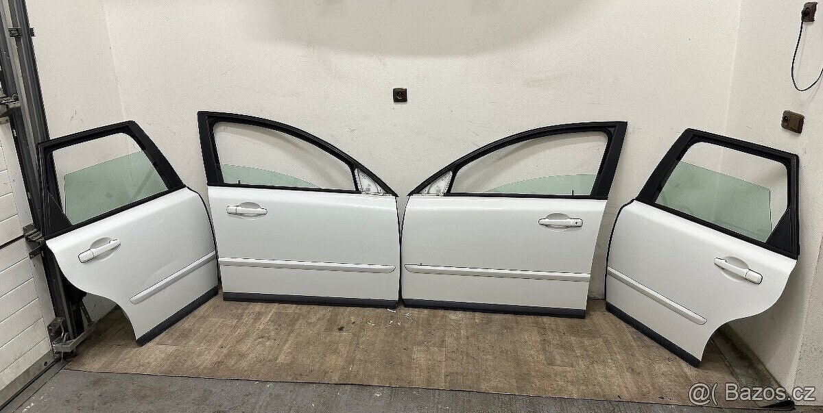 Volvo V50 boční dveře