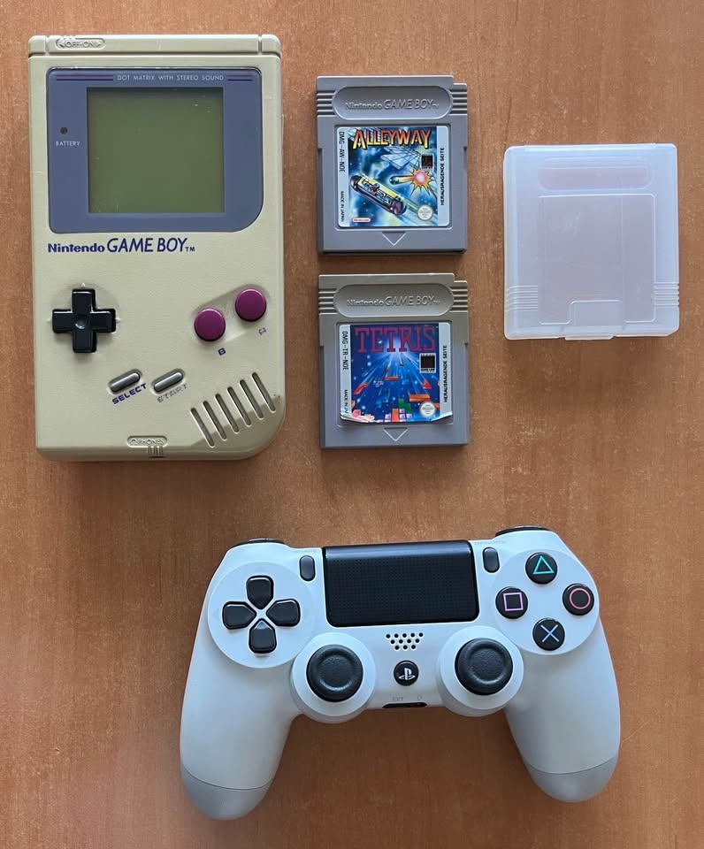 Nintendo GAME BOY (Model No.: DMG-01, Made in Japan, 1989)