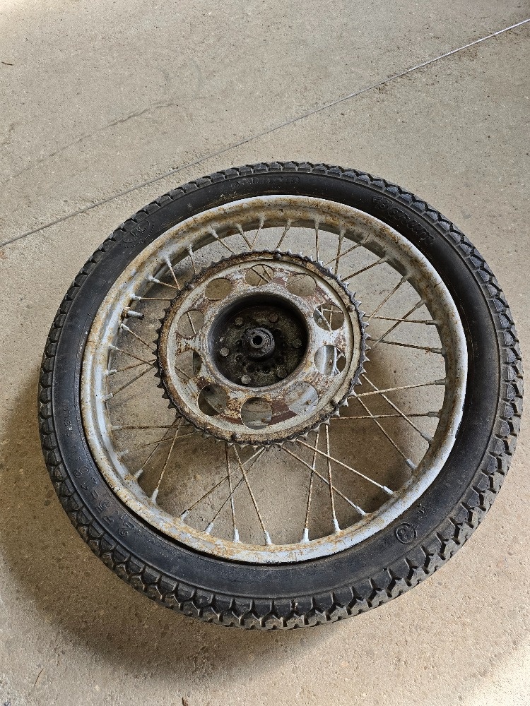 JaWa 555 - zadní kompletní kolo i s rozetou