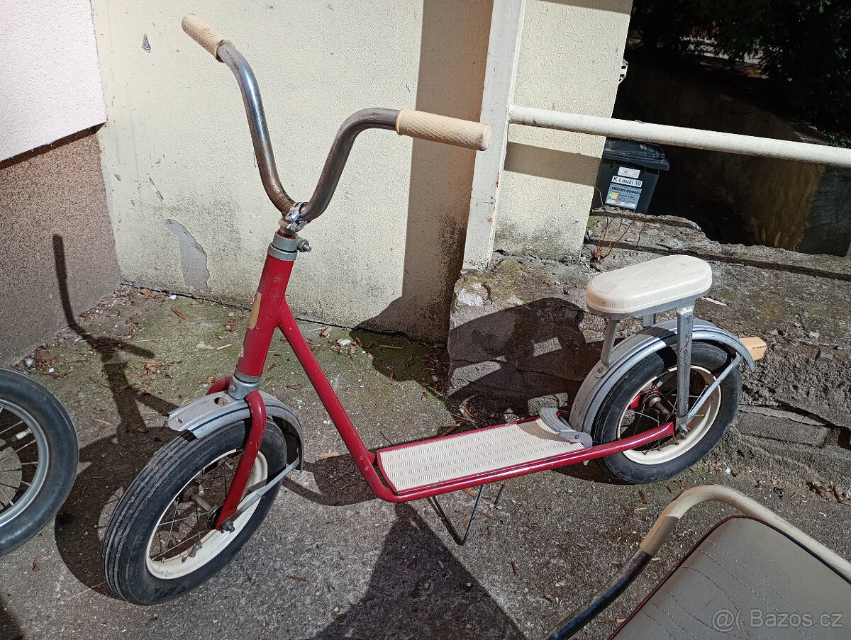 RETRO koloběžky a kočárek 60tky