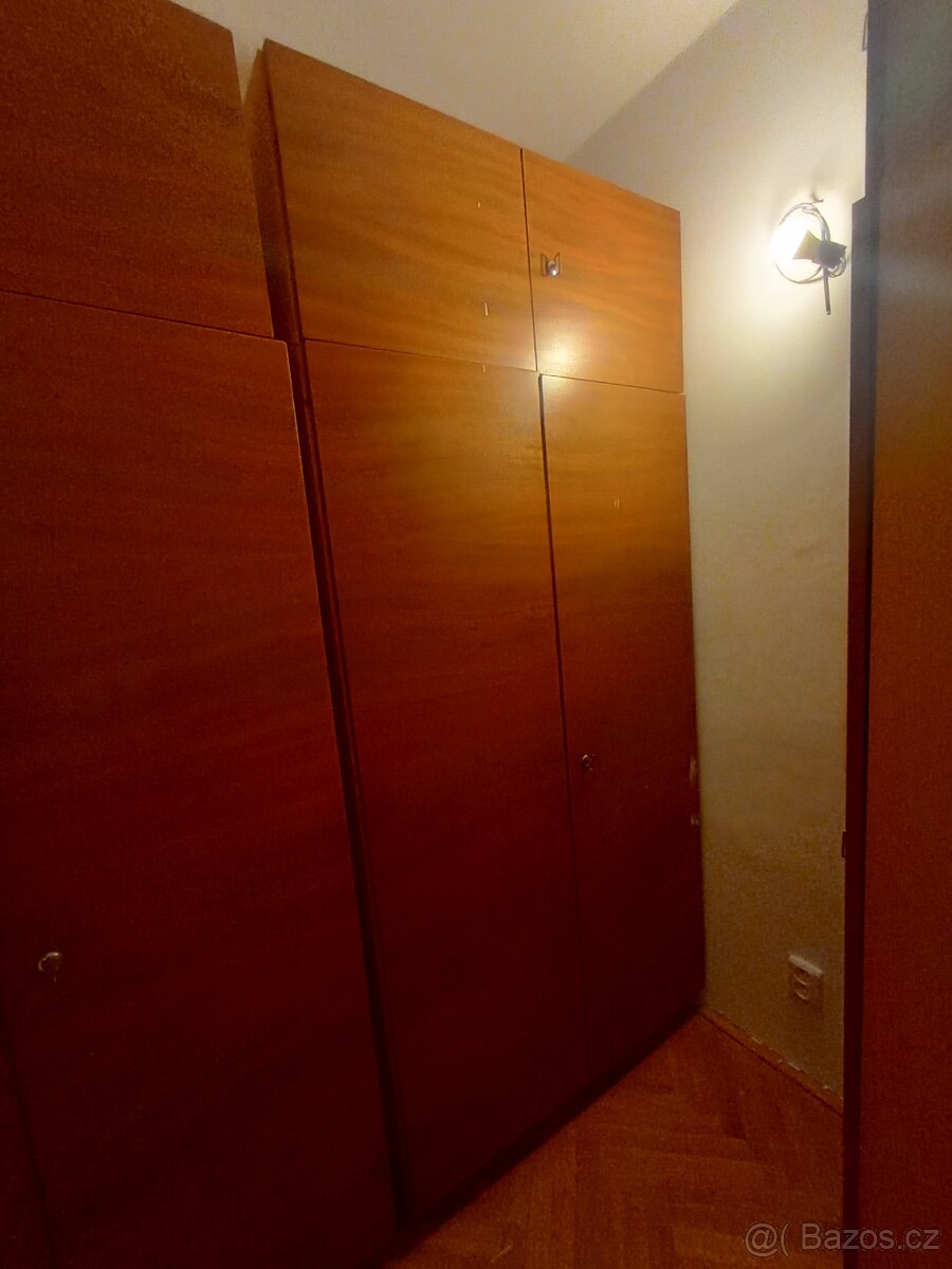 2 šatní skříně 10060180+43cm a šatní skříň 5060180+43cm