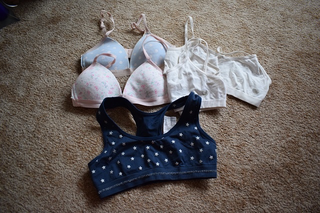 Dívčí podprsenka, set 5 kusů 140-152