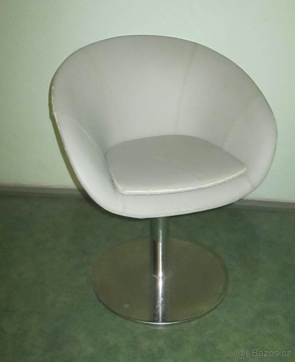 Jídelní masivní židlička do kuchyně