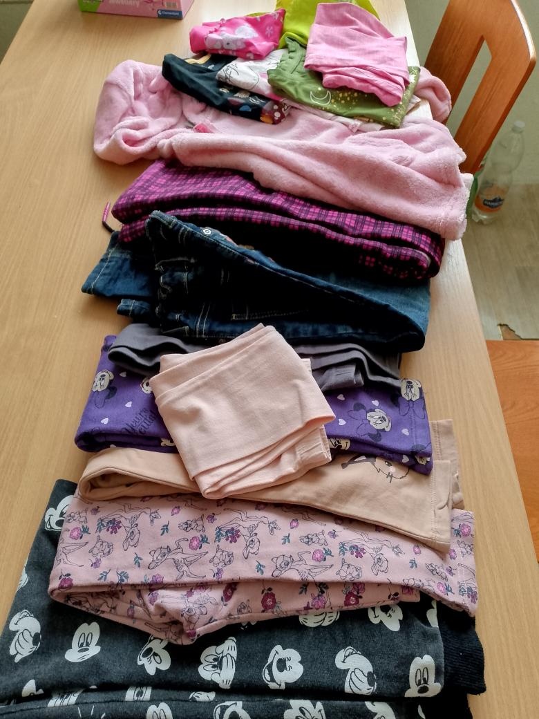 Balík oblečení holka 128