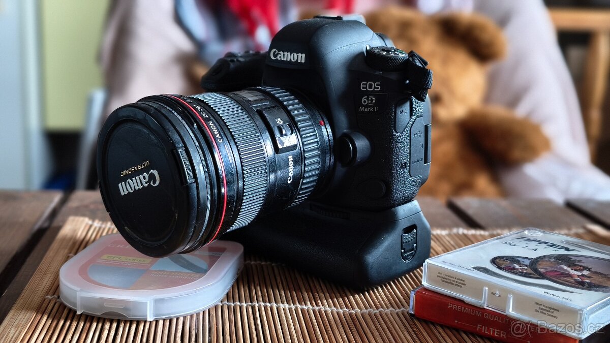 Canon EOS 6D Mark II + 2 objektivy + blesk a grip