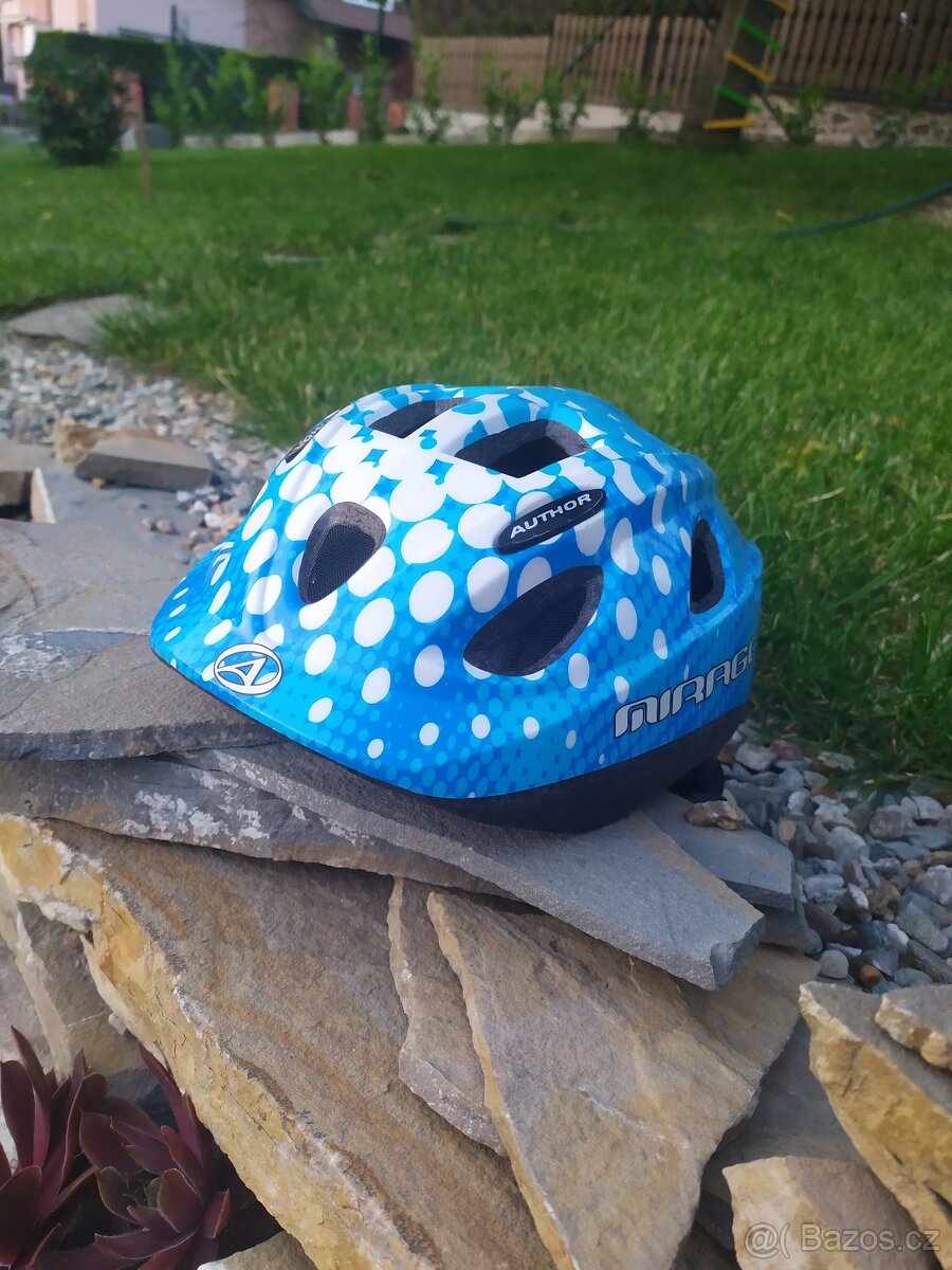 Chlapecká cyklistická přilba vel.S