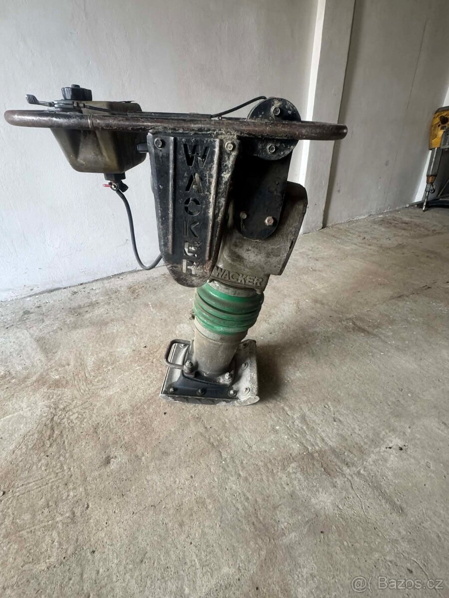 Eacker vibračni pech