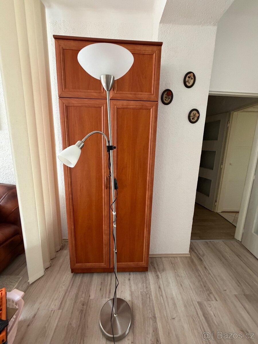 Stojací lampa