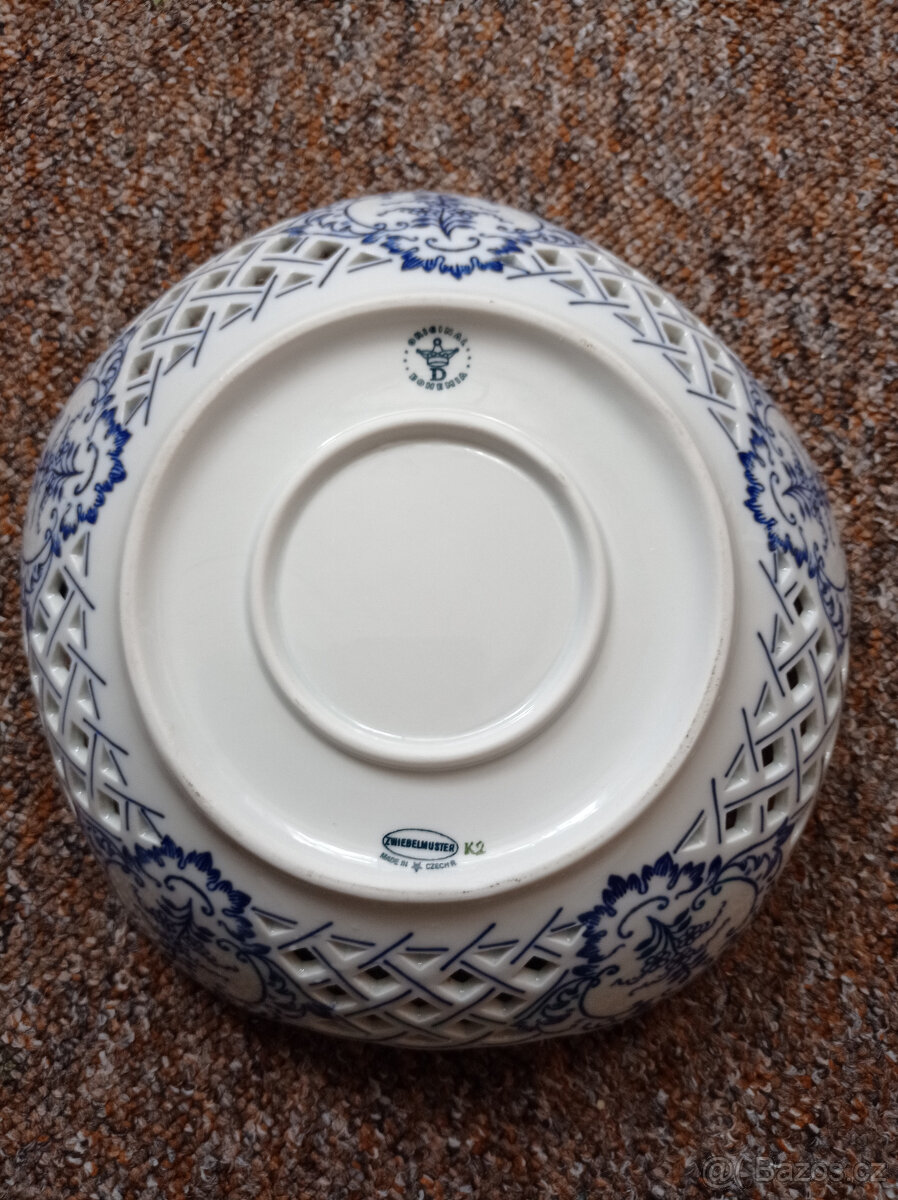 Český porcelán - prolamovaná mísa, miniatura korbelu