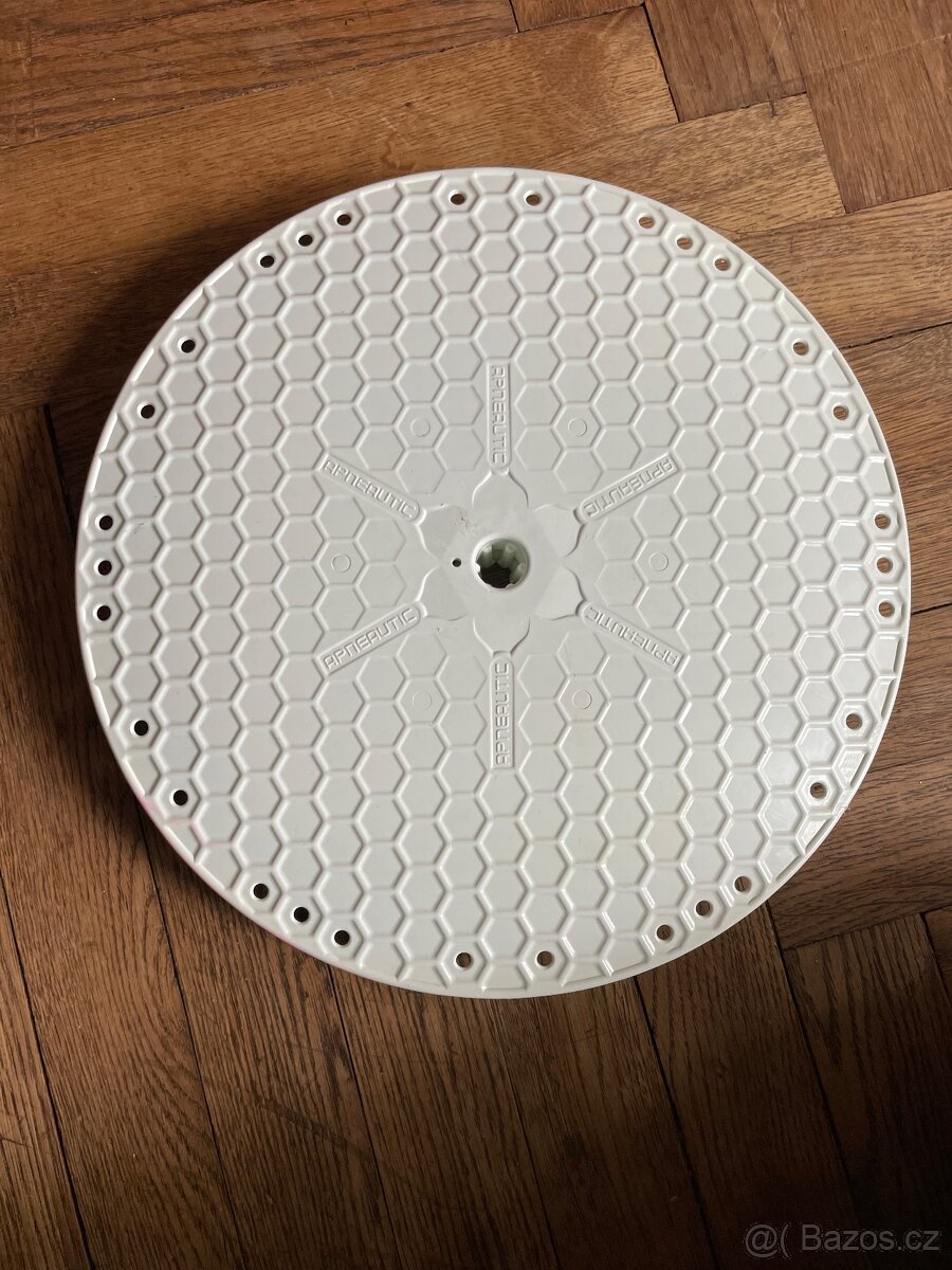 Bottom plate freediving