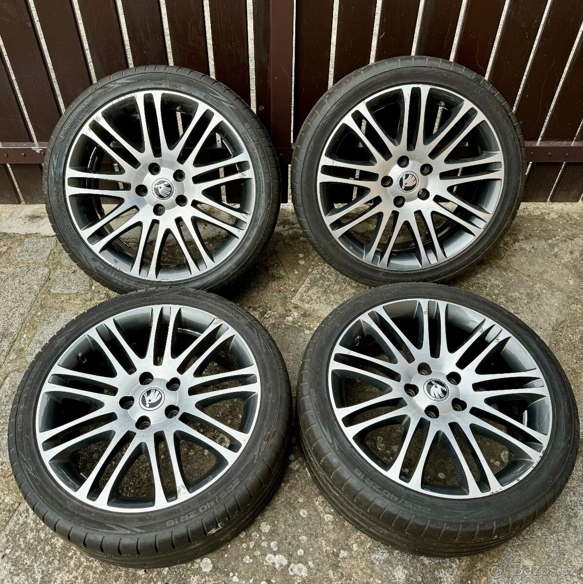 Alu kola Škoda + 4 letní pneu