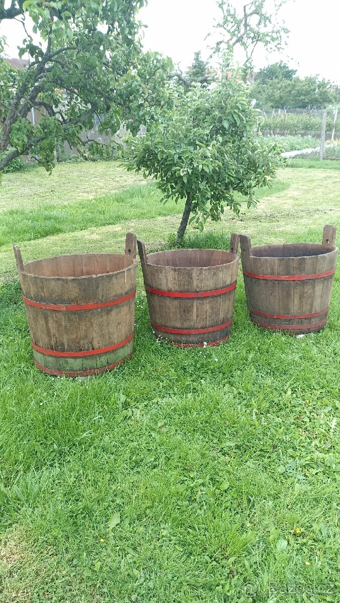 Vinařská káď, bečka, sud, díž, škopek, vědro, květináč