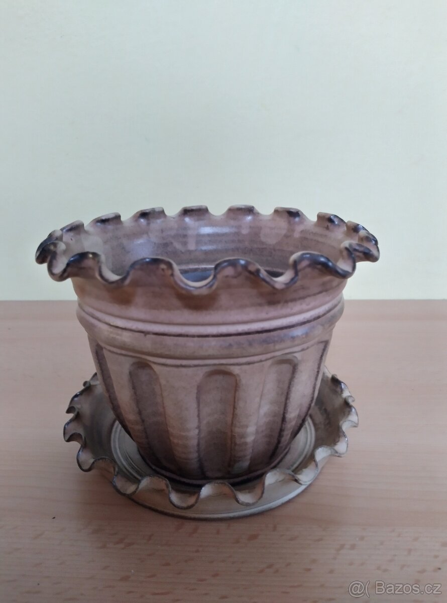 Bechyňská keramika - květináč s podmiskou