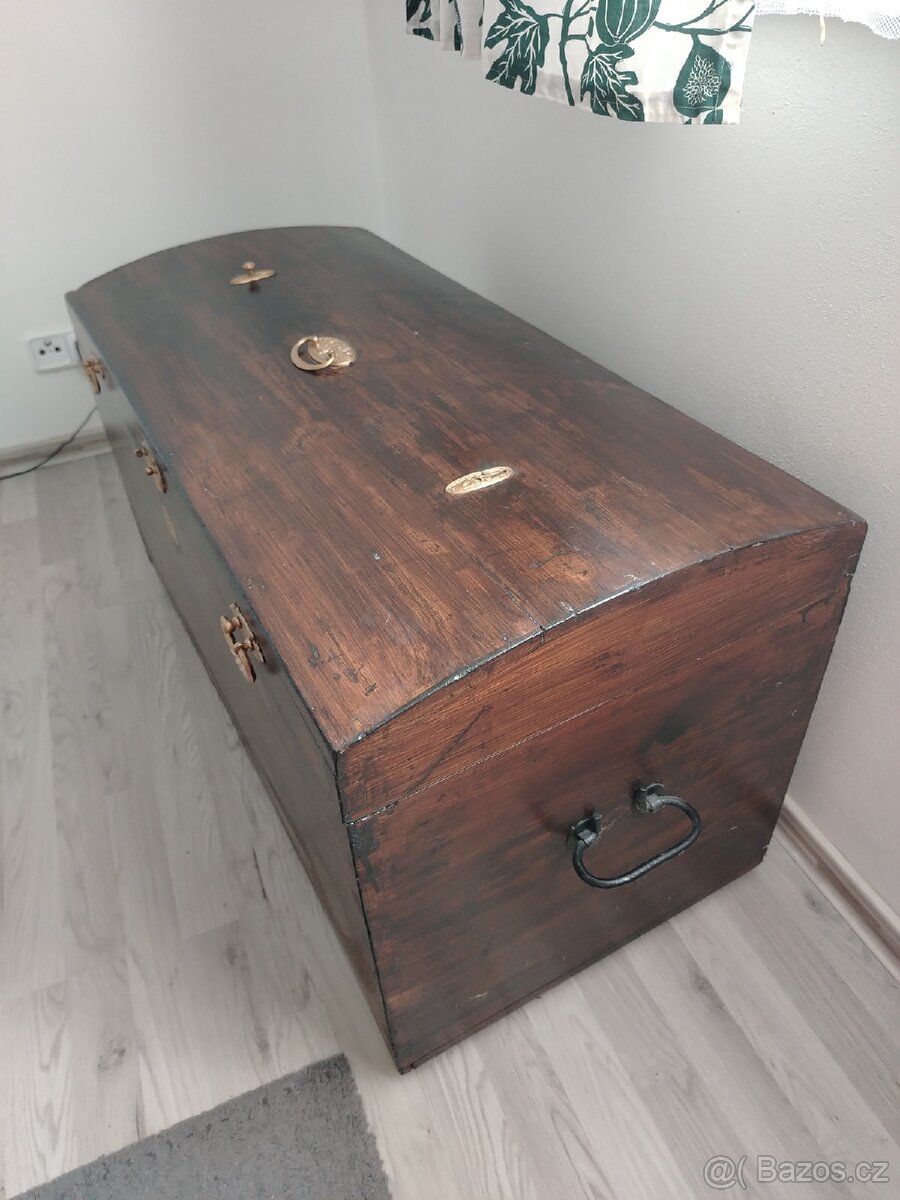Starožitná truhla