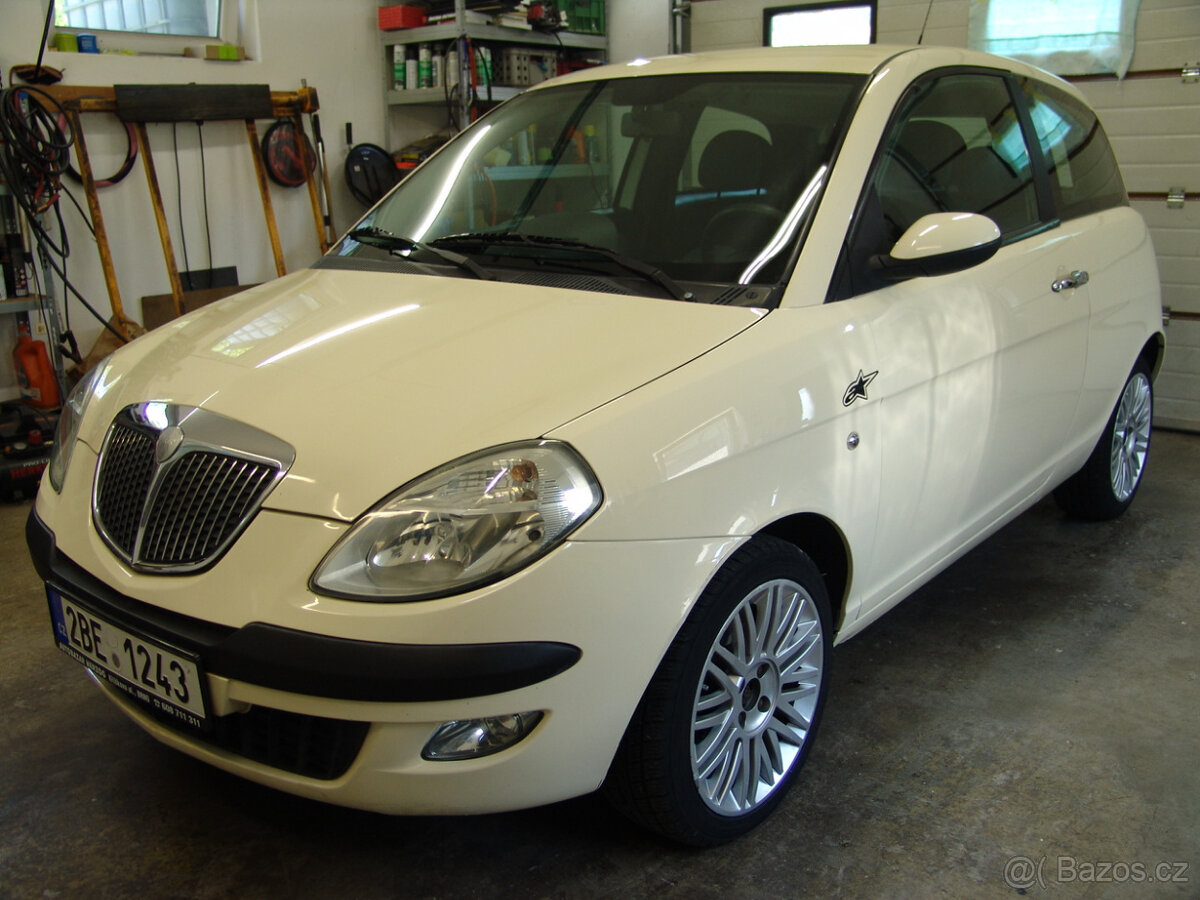 Lancia Ypsilon 1.2i velice pěkný malý vůz