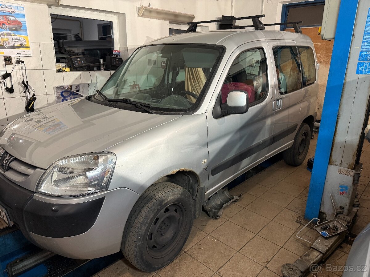 Peugeot Partner DANGEL 4X4 1.6Hdi 66KWr.v2006 Vadný motor