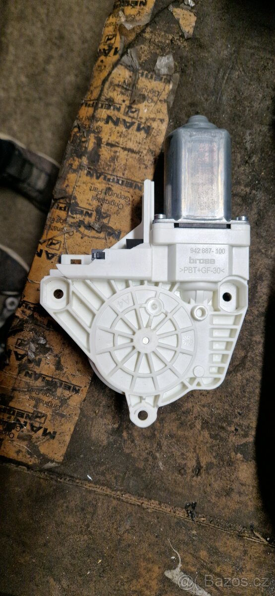 Motor stahování okna levý přední audi a6 s6 c7