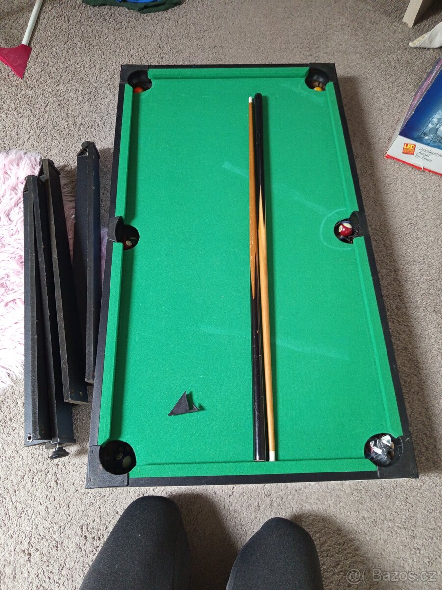 Malý kulečník na nožičkách