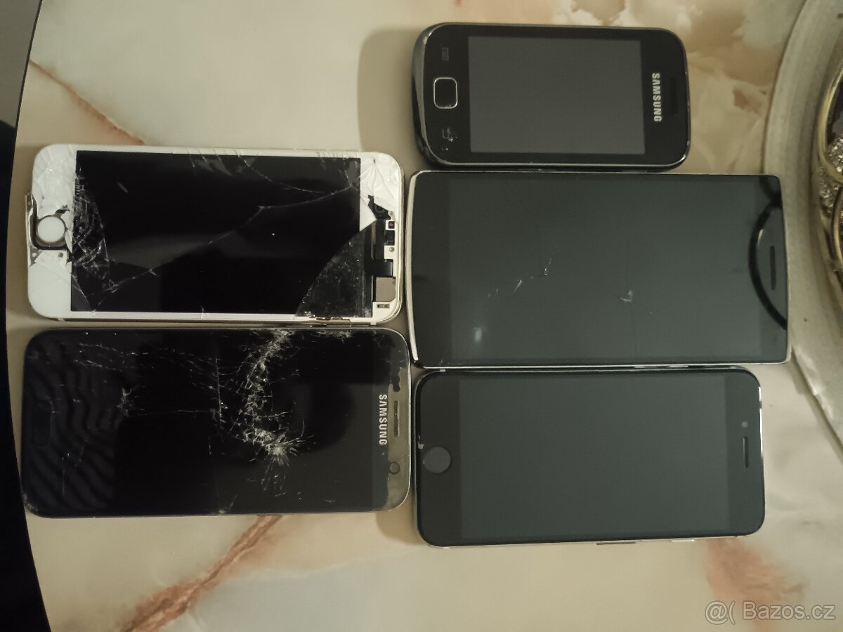 Telefony na náhradní díly