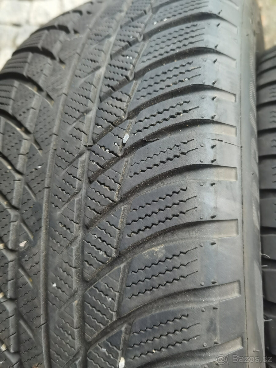 zimní 215 55 17 Bridgestone