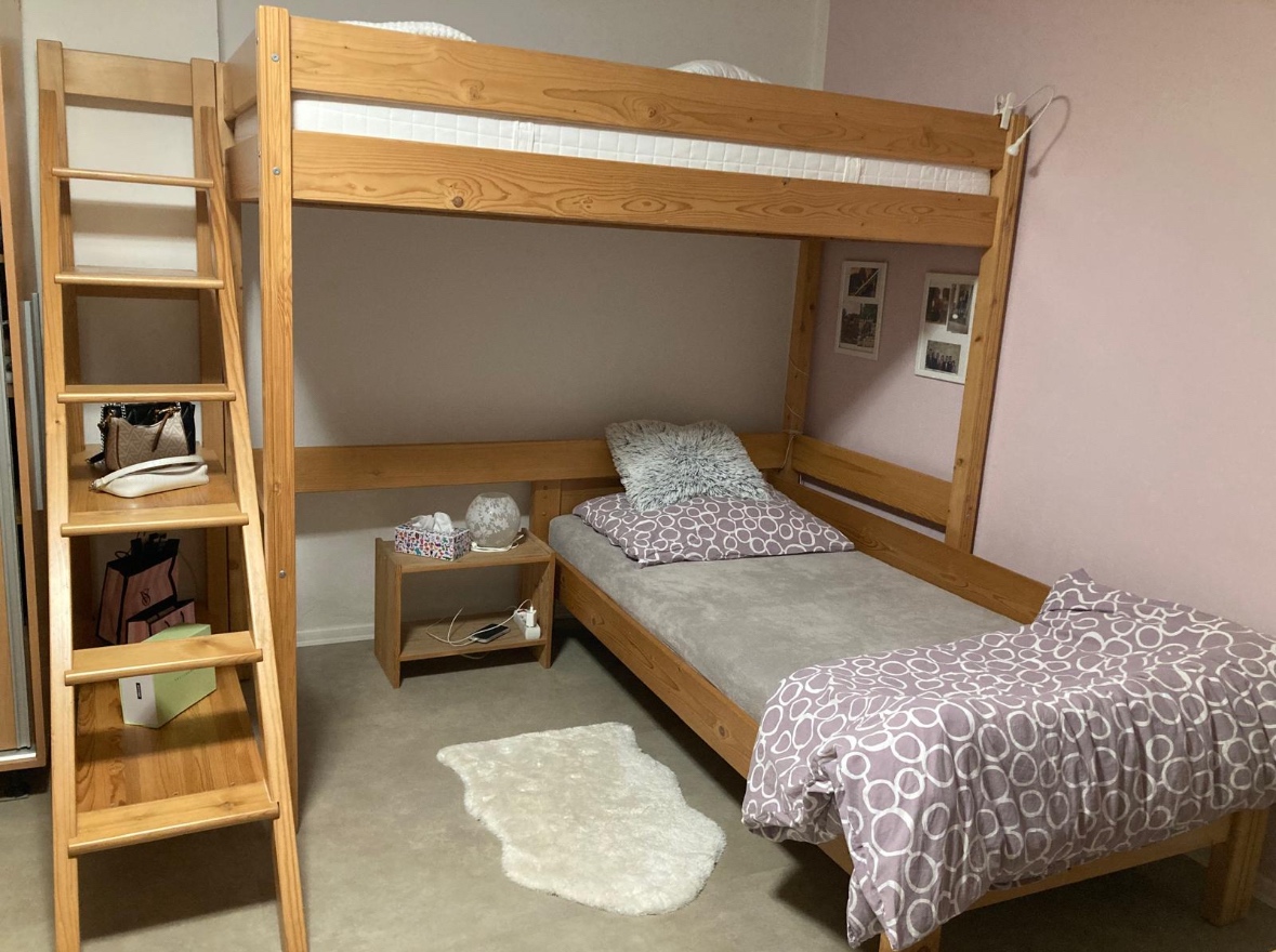 PATROVÁ POSTEL -KOMPLETNĚ DŘEVĚNÁ TOP STAV