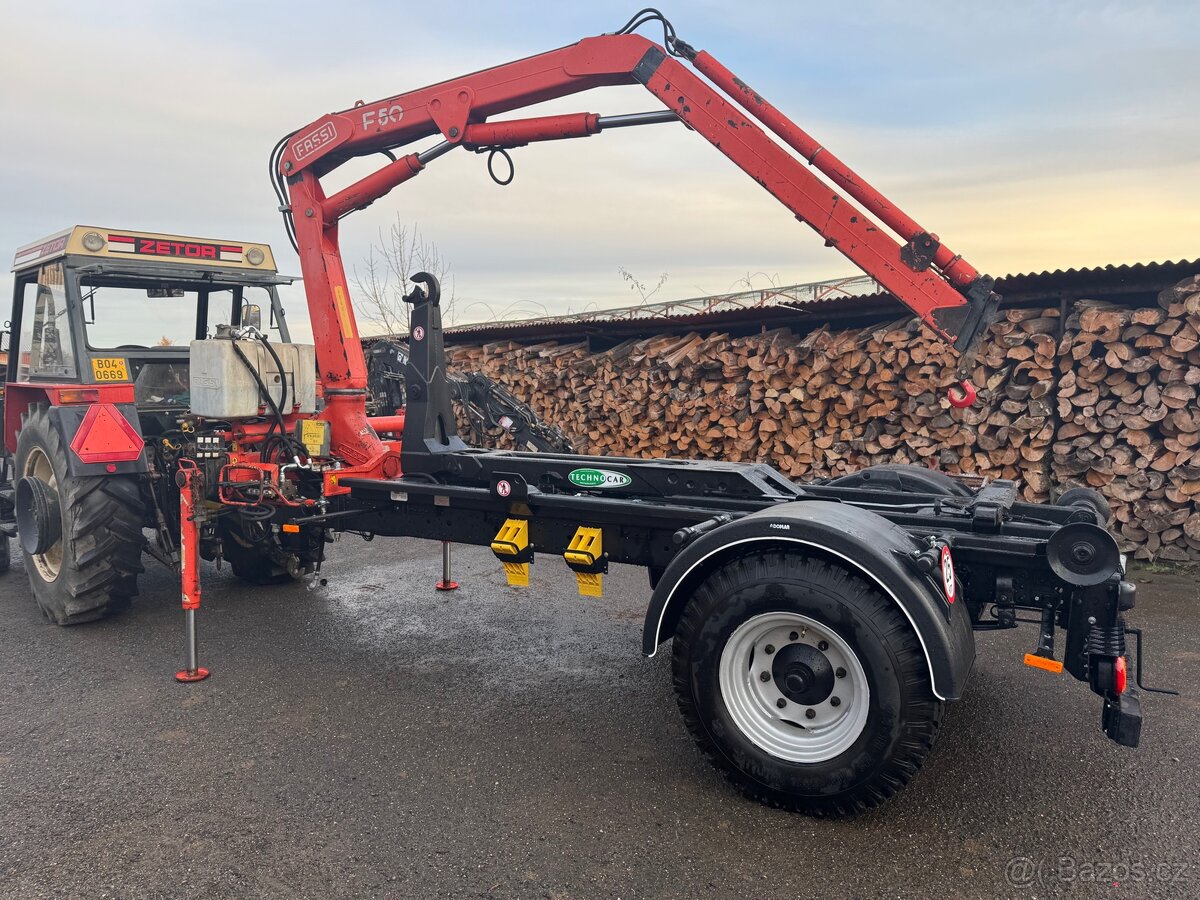 Traktorový nosič kontejnerů