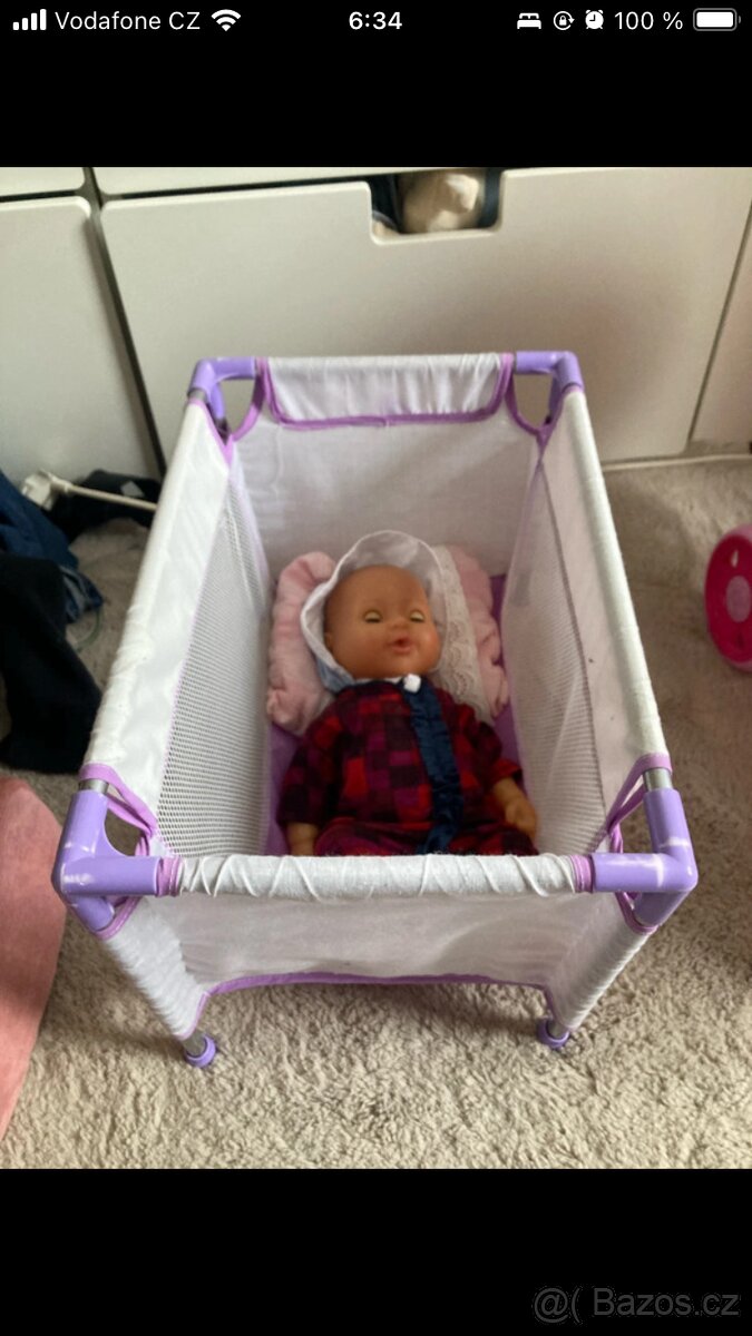 Detska postylka pro panenky s panenkou