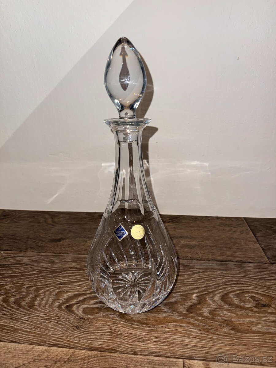 Křišťálová karafa s podnosem