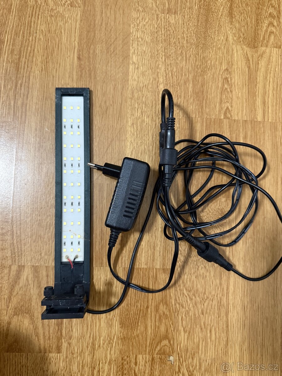 Lampička pro akvária