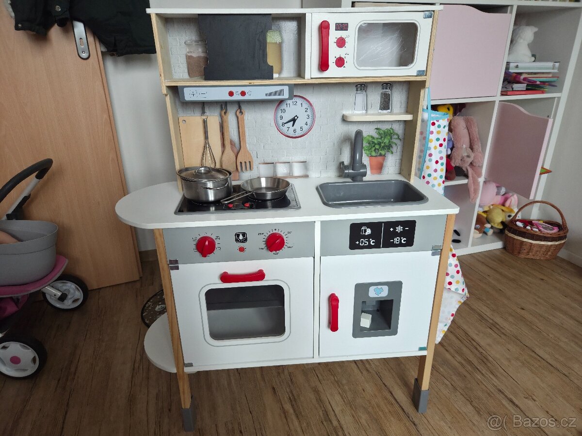 Dětská kuchyňka na hraní