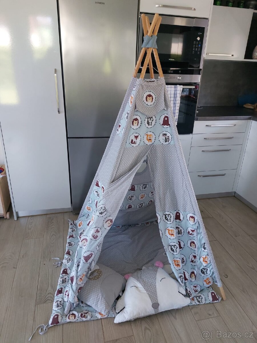 Dětský stan s polštářky