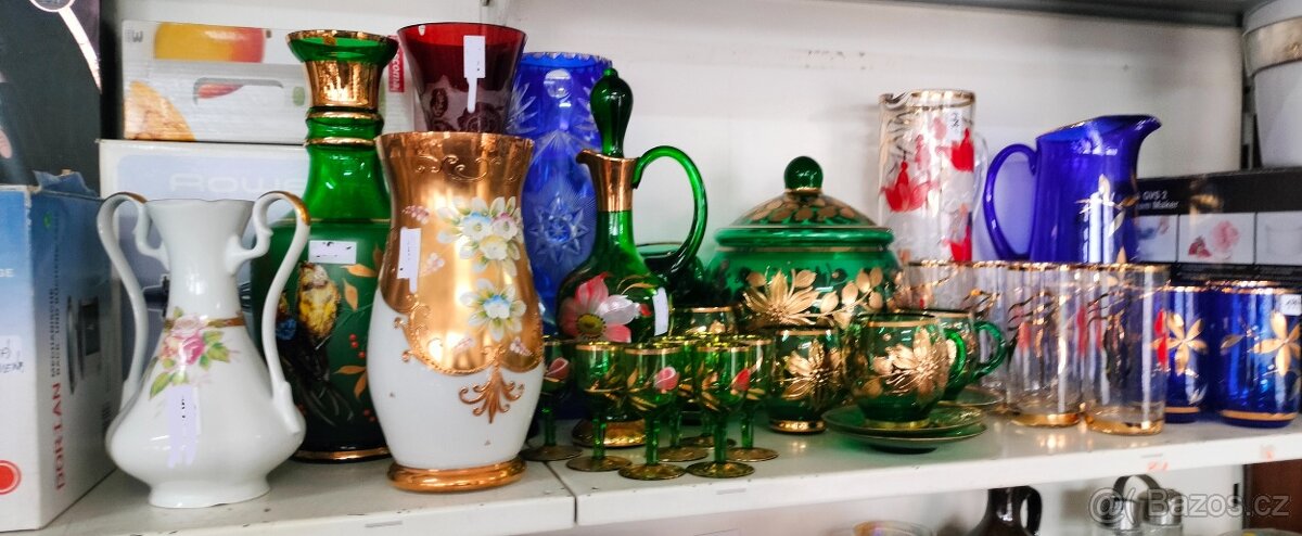 Starožitná váza a sada sklenic