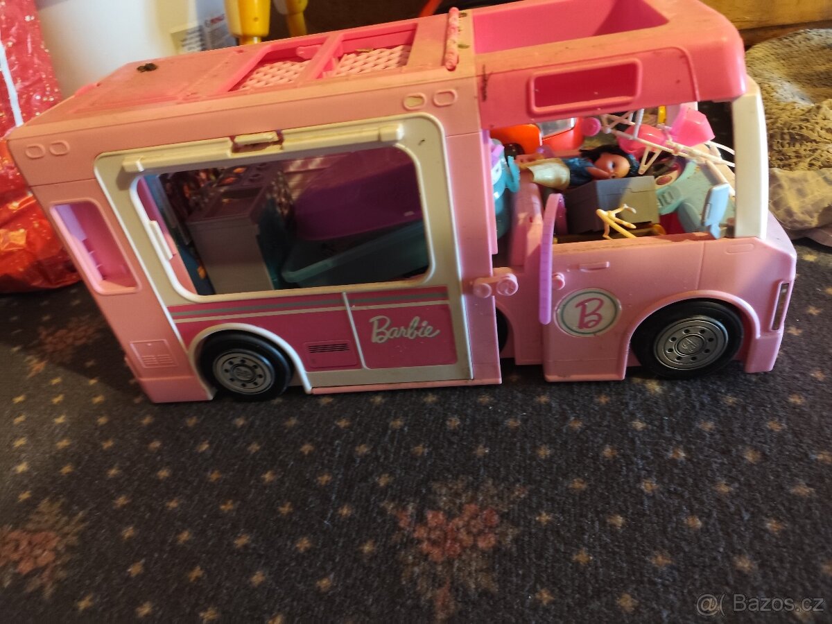 Barbie karavan a kavárna