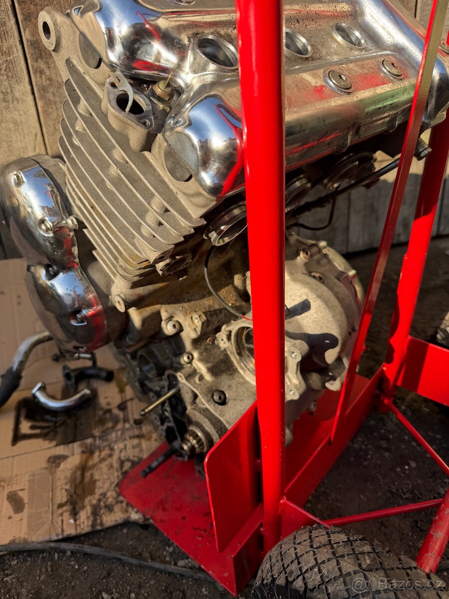 Motor triumph thunderbird 900