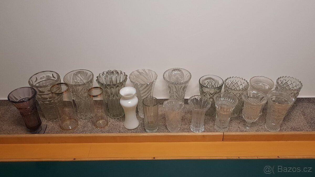 Broušené sklo vázy